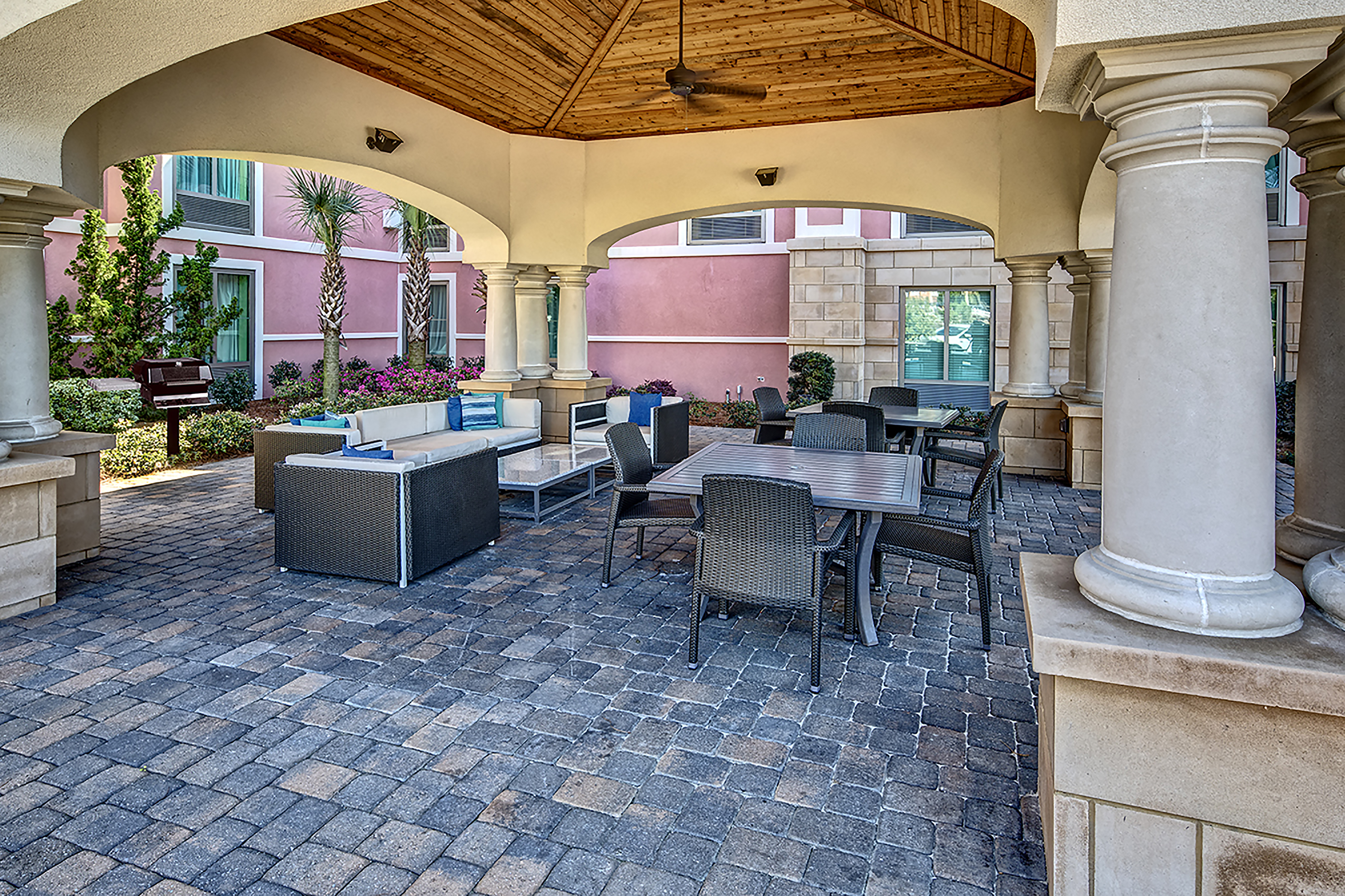 Courtyard with Patio Seating