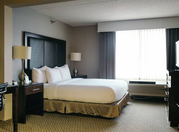 DoubleTree by Hilton Hotel Des Moines Airport - Image3