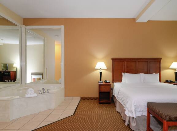 Hampton Inn and Suites Detroit/Chesterfield Township - Image3