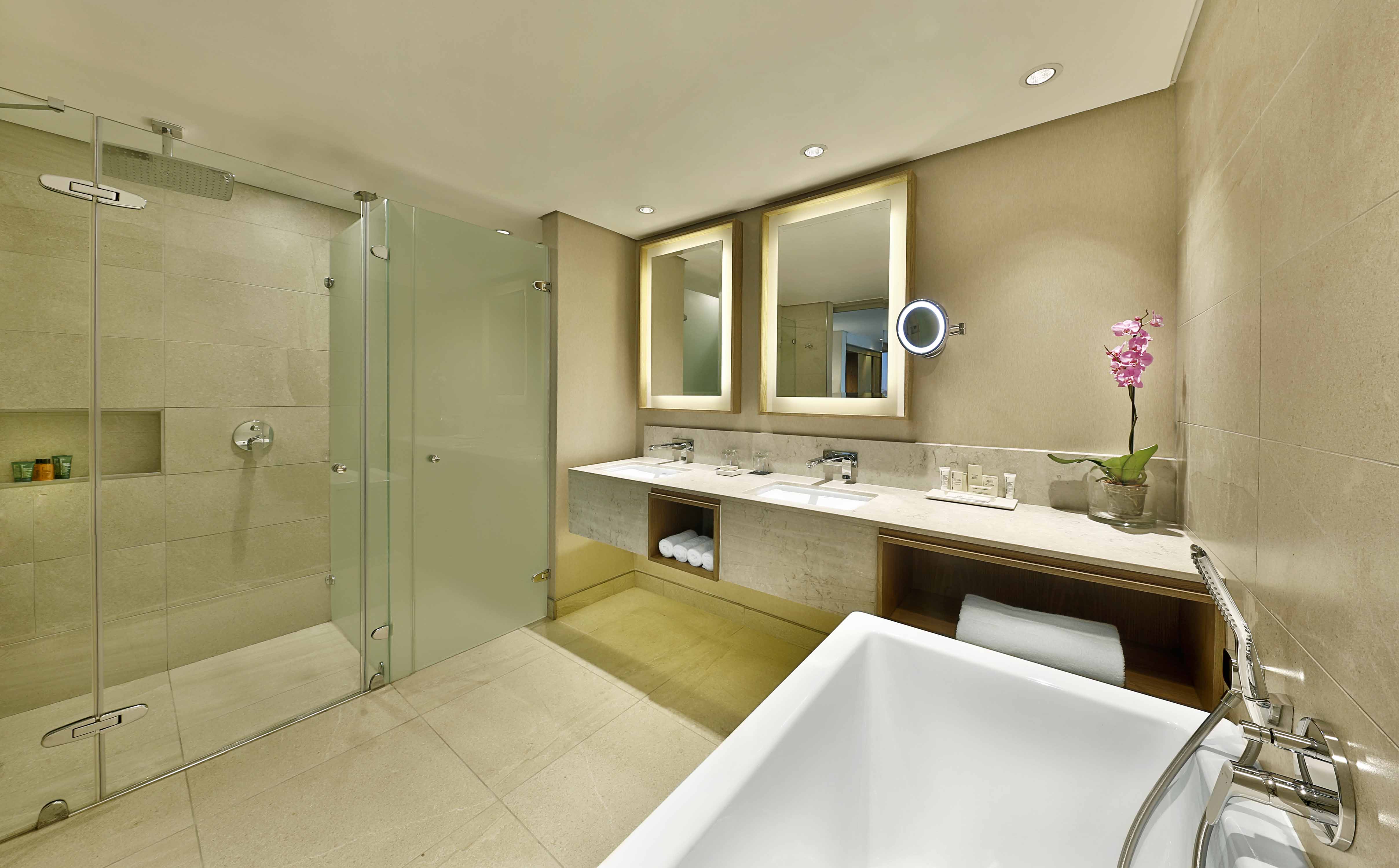 Ambassador Suite - Bathroom 1407