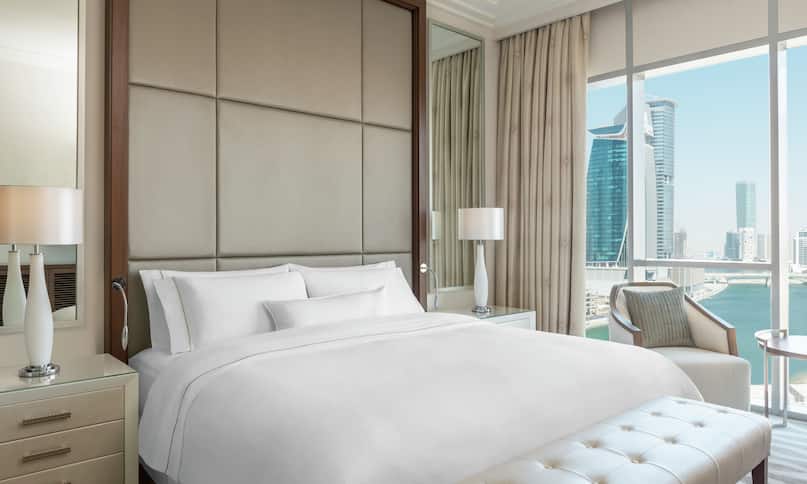 Deluxe Room with Burj Khalifa View-next-transition