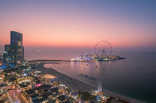 Uitzicht op Dubai vanuit Sky Lounge Rooftop Bar