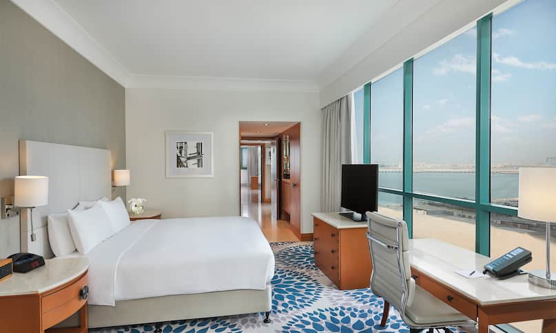 King Executive Suite with Sea View -next-transition
