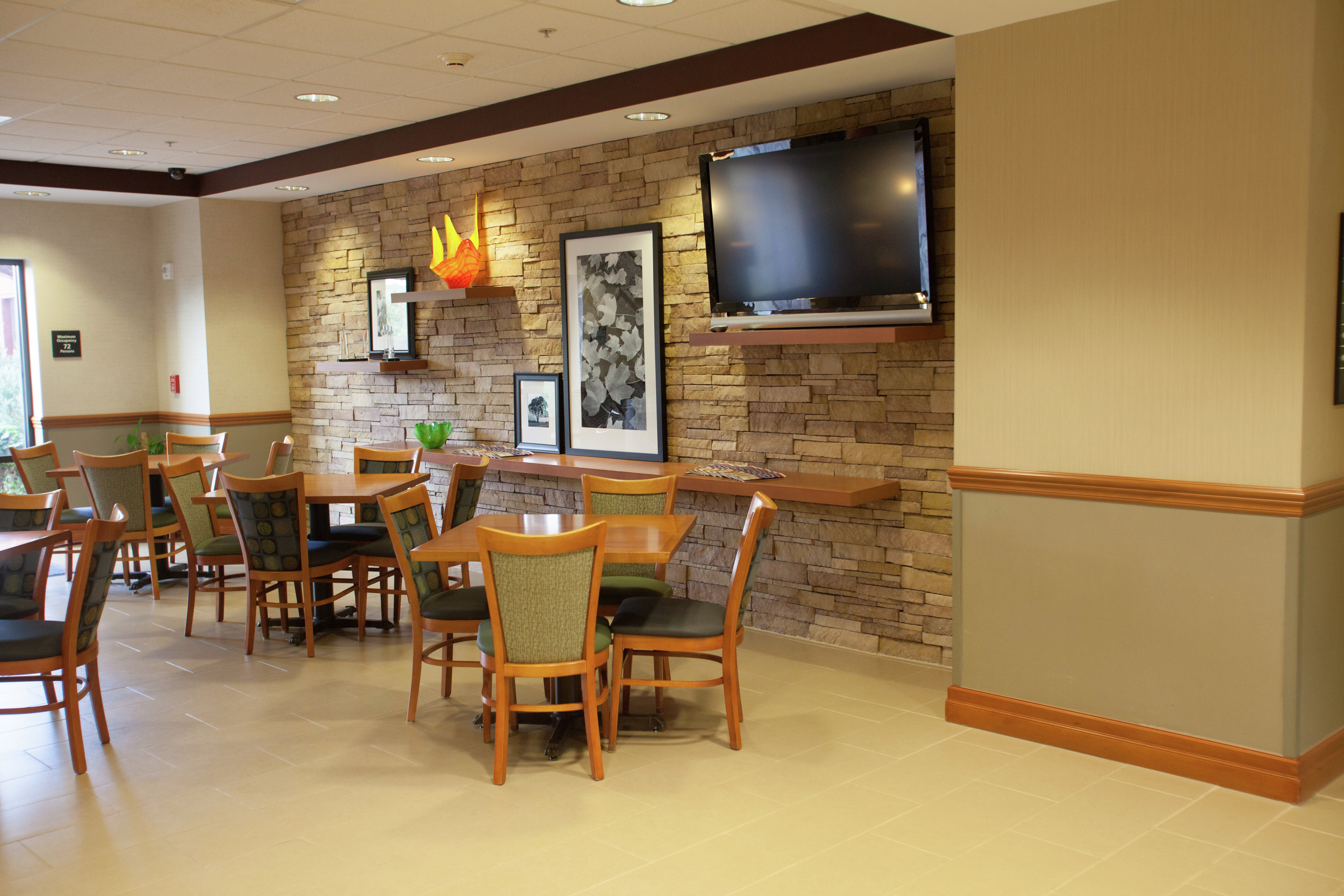 Free Breakfast Dining Area with HDTV in Lobby
