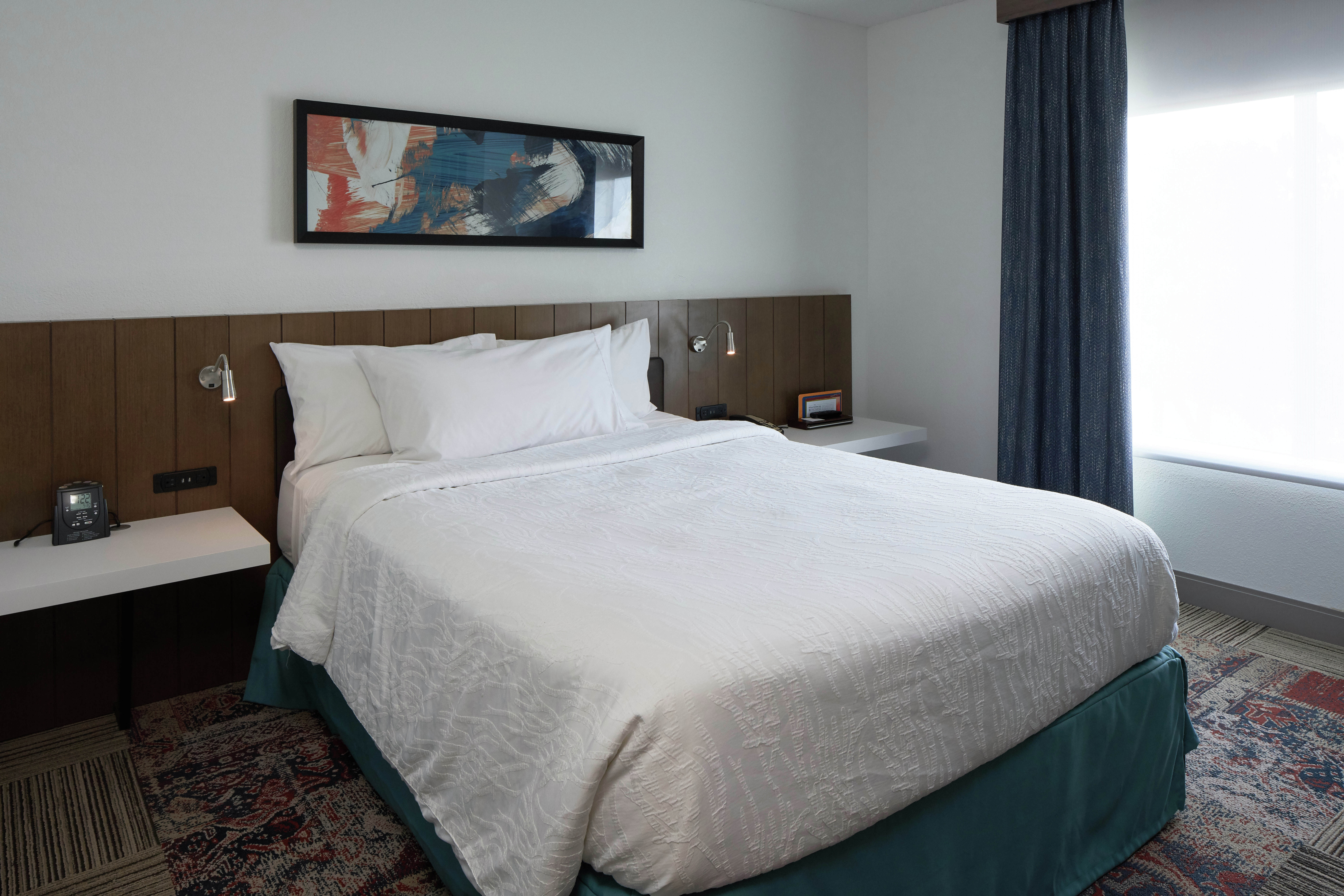 Accessible Hearing Impaired Guest Suite with Queen Bed