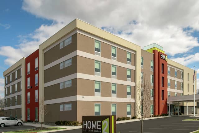 Home2 Suites Hilton Edison Exterior