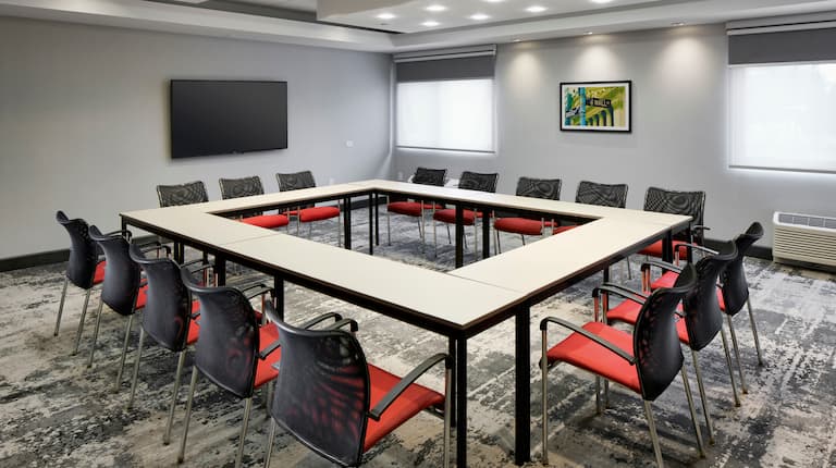 hotel meeting room, square table