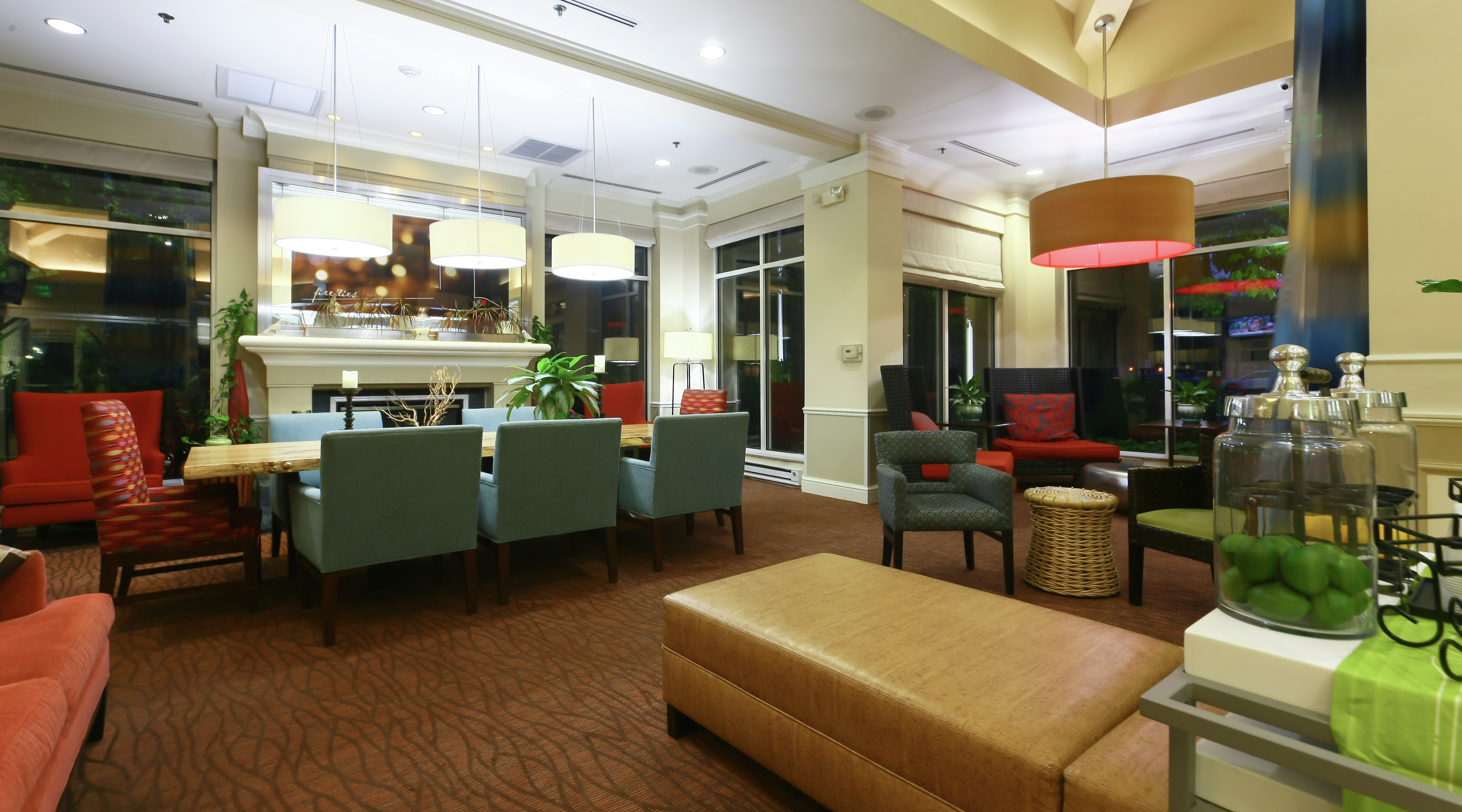 Seating Area in Lobby of Hilton Garden Inn Secaucus/Meadowlands
