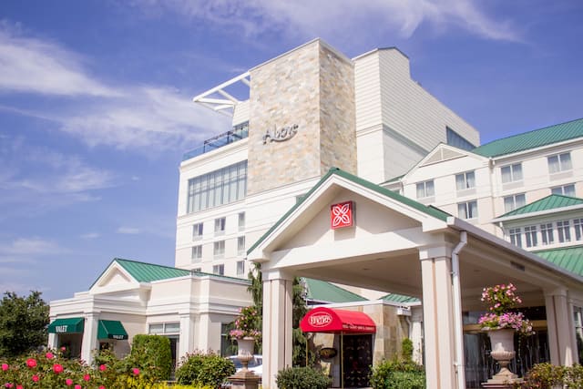 Garden Inn Hotel Exterior with Roses on Flower Pots