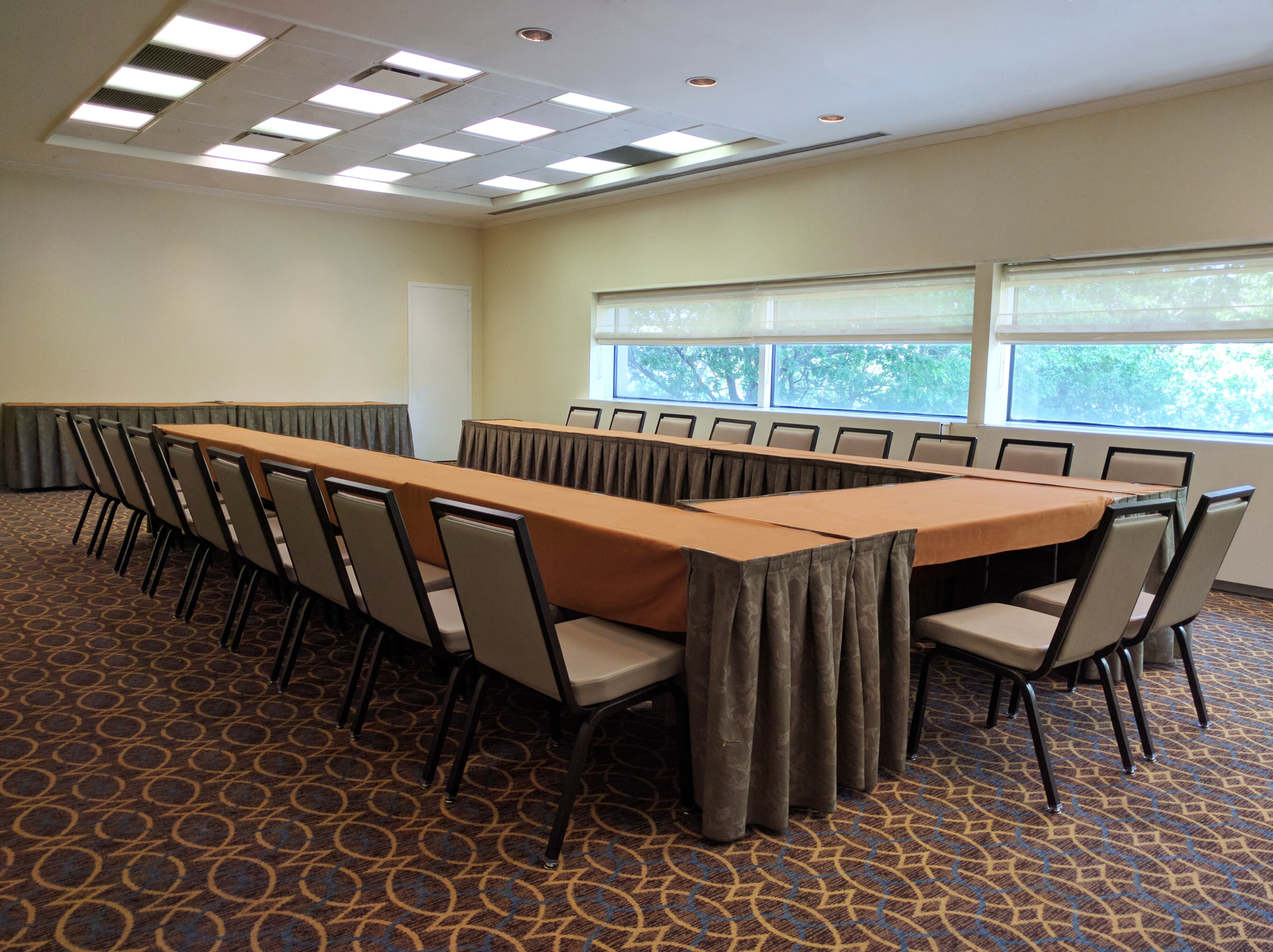 Pimlico/Belmont meeting room with u shape table setup