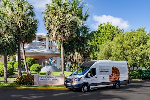 Hotel Exterior With Bus Shuttle