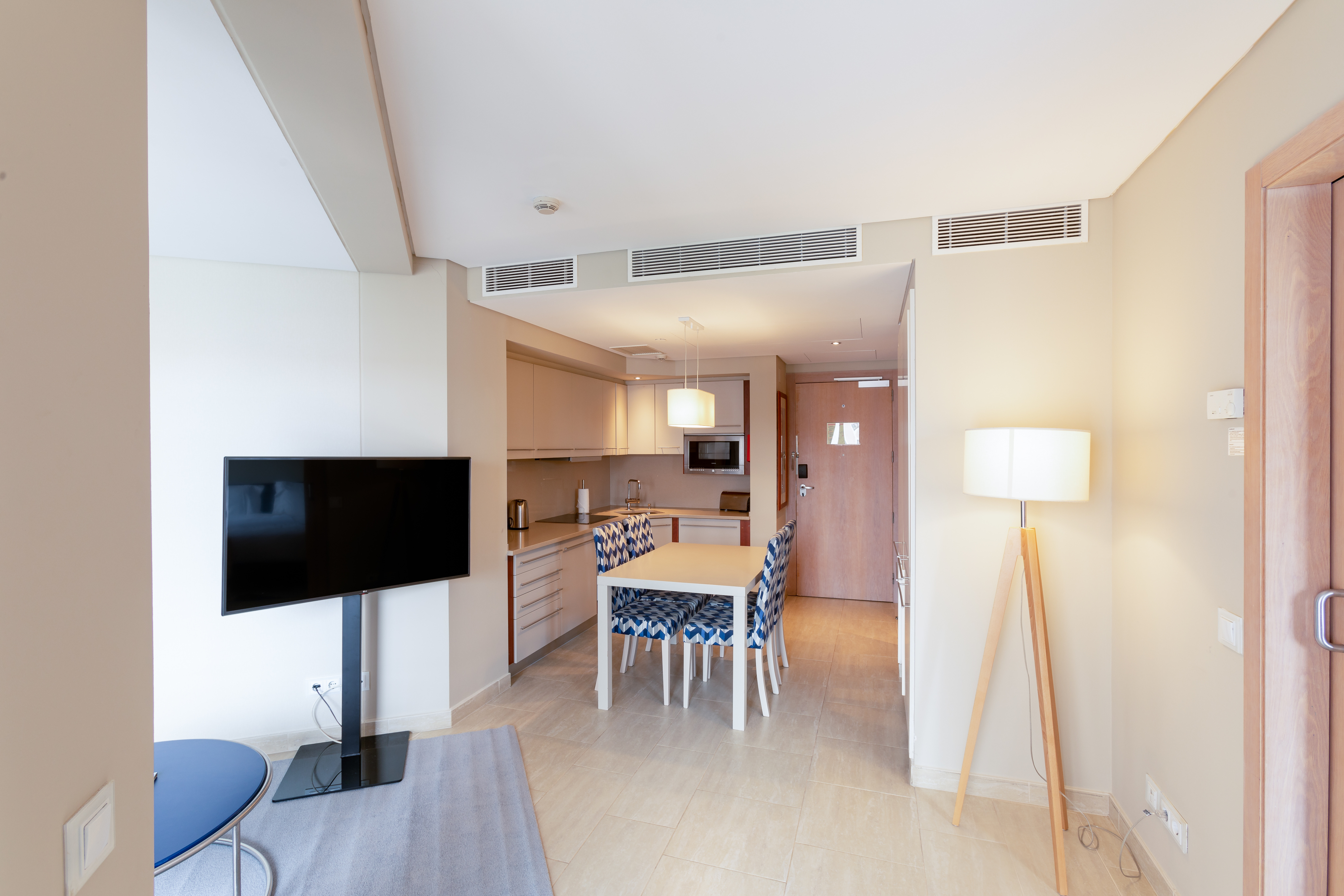 Apartamento, um quarto, área para refeições e HDTV