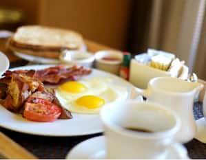 Room service tray showing bacon, eggs and tomato