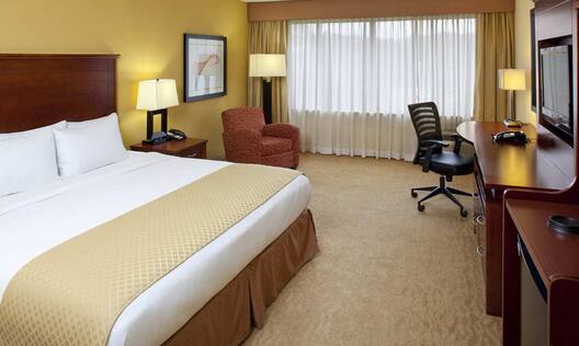 Doubletree By Hilton Hotel Fayetteville Guest Rooms