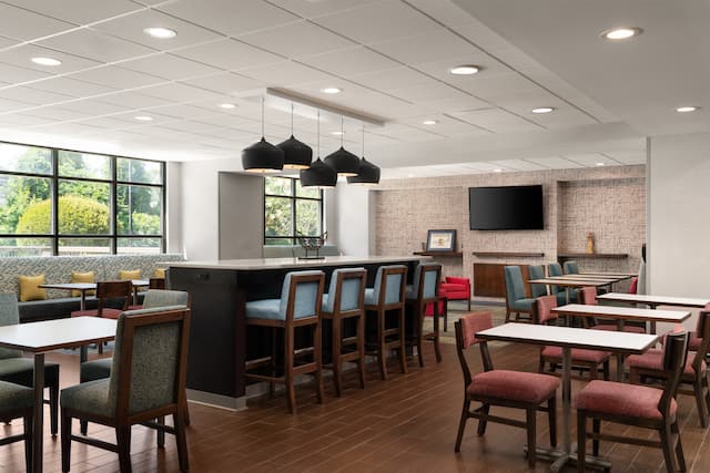 Lobby Dining Area