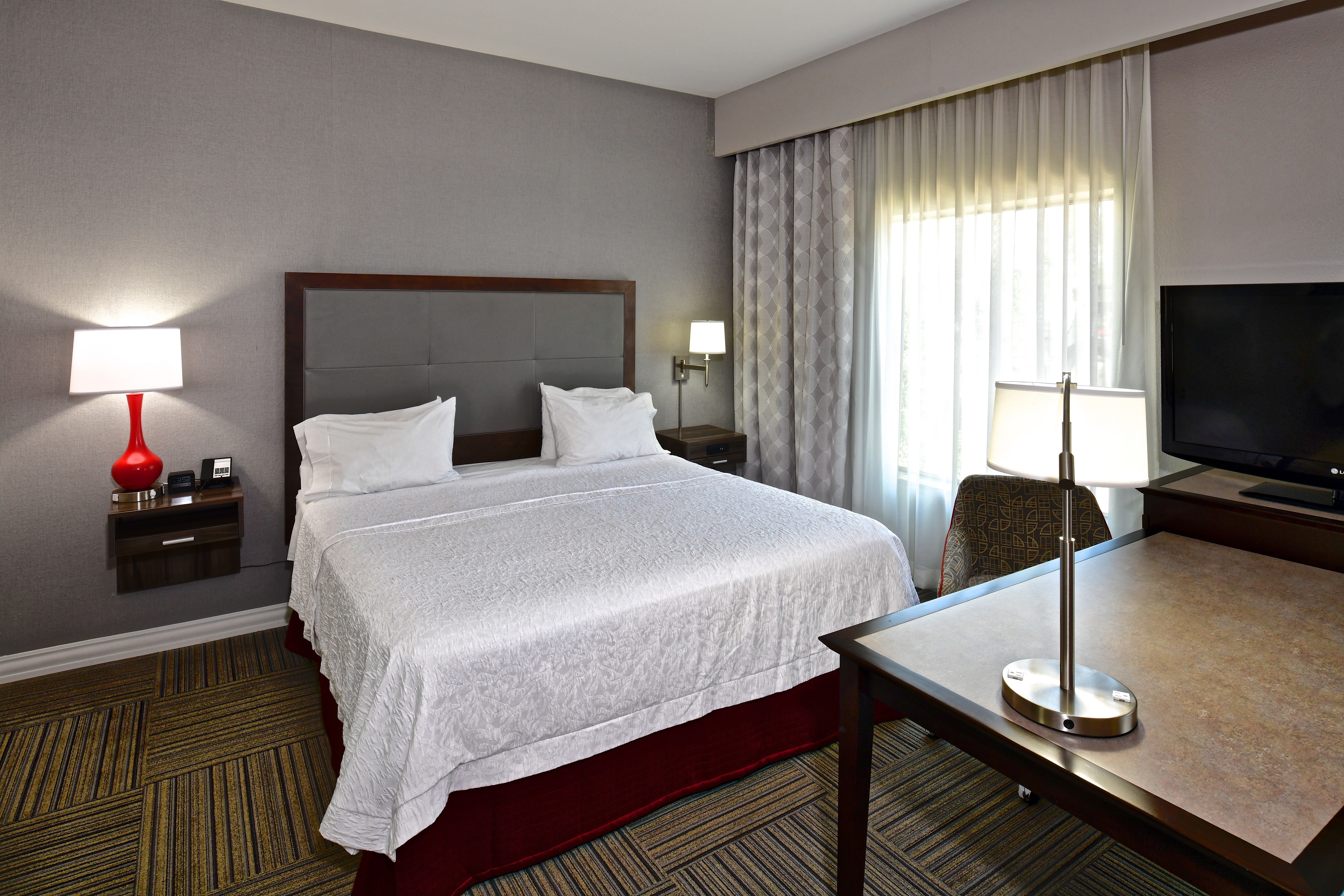 Guest Suite with King Bed, Work Desk and Television