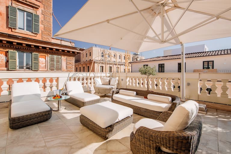 Prestige Zimmer mit Kingsize-Bett und Terrasse – Terrassendetails