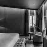 Pokoj s posezením s šachovnicí a teleskopem