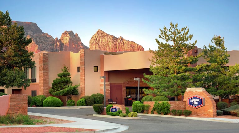 Hotel exterior with driveway