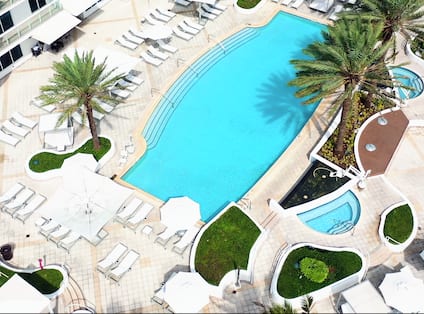 Pelican Grand Beach Resort Swiming pool