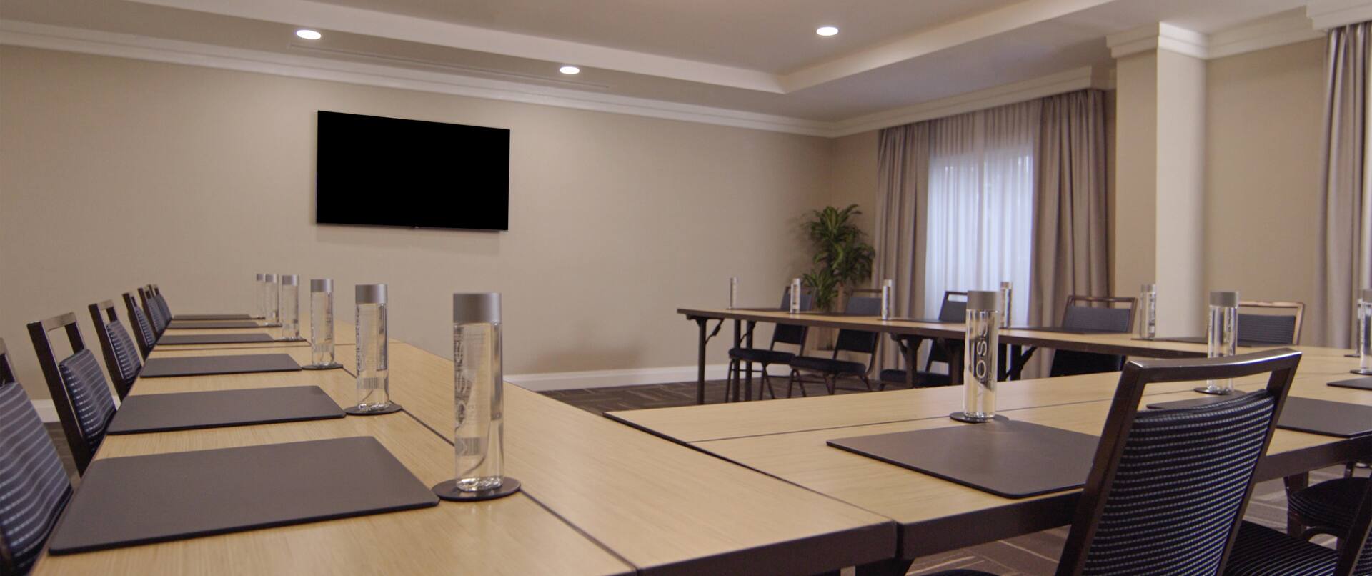 Pegasus Meeting Room Setup U Style with HDTV