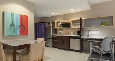 1 King 1 Bed Suite Kitchen
