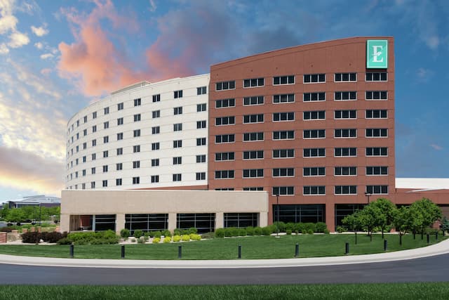 安泊洛夫兰酒店建筑外观和景观的白天视图