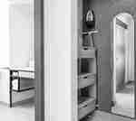 Otel Misafir Odasında Ütü Masası ve Mobilyalar 