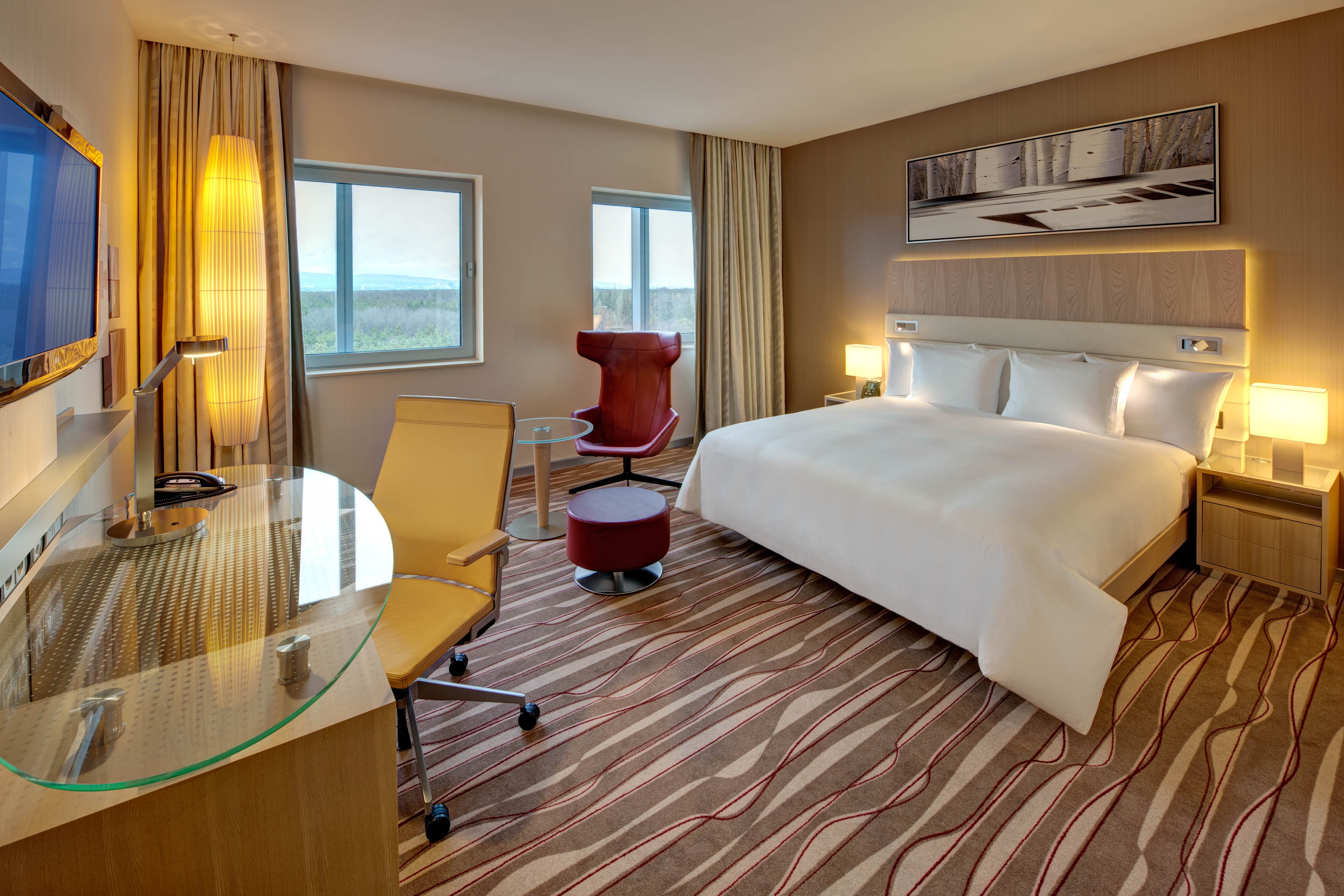 King-Sized Bed and Desk in Hilton Executive Room