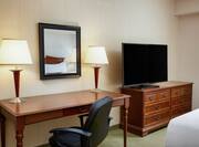 King Guestroom With View of Work Desk