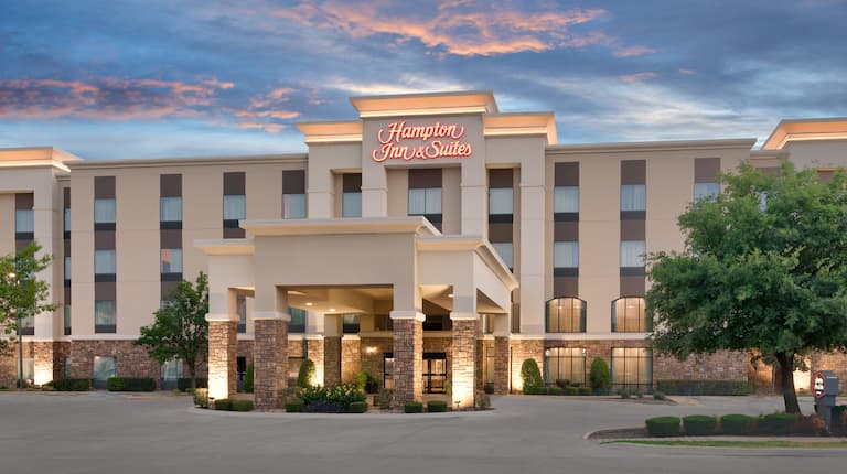 Hampton Inn & Suites Ft. Worth-Burleson hotel exterior