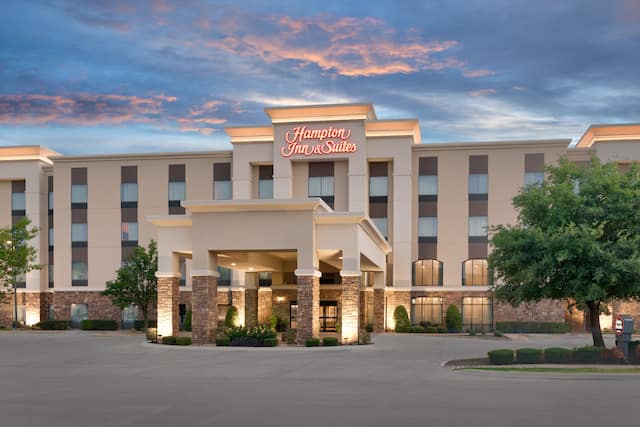 Hampton Inn & Suites Ft. Worth-Burleson hotel exterior