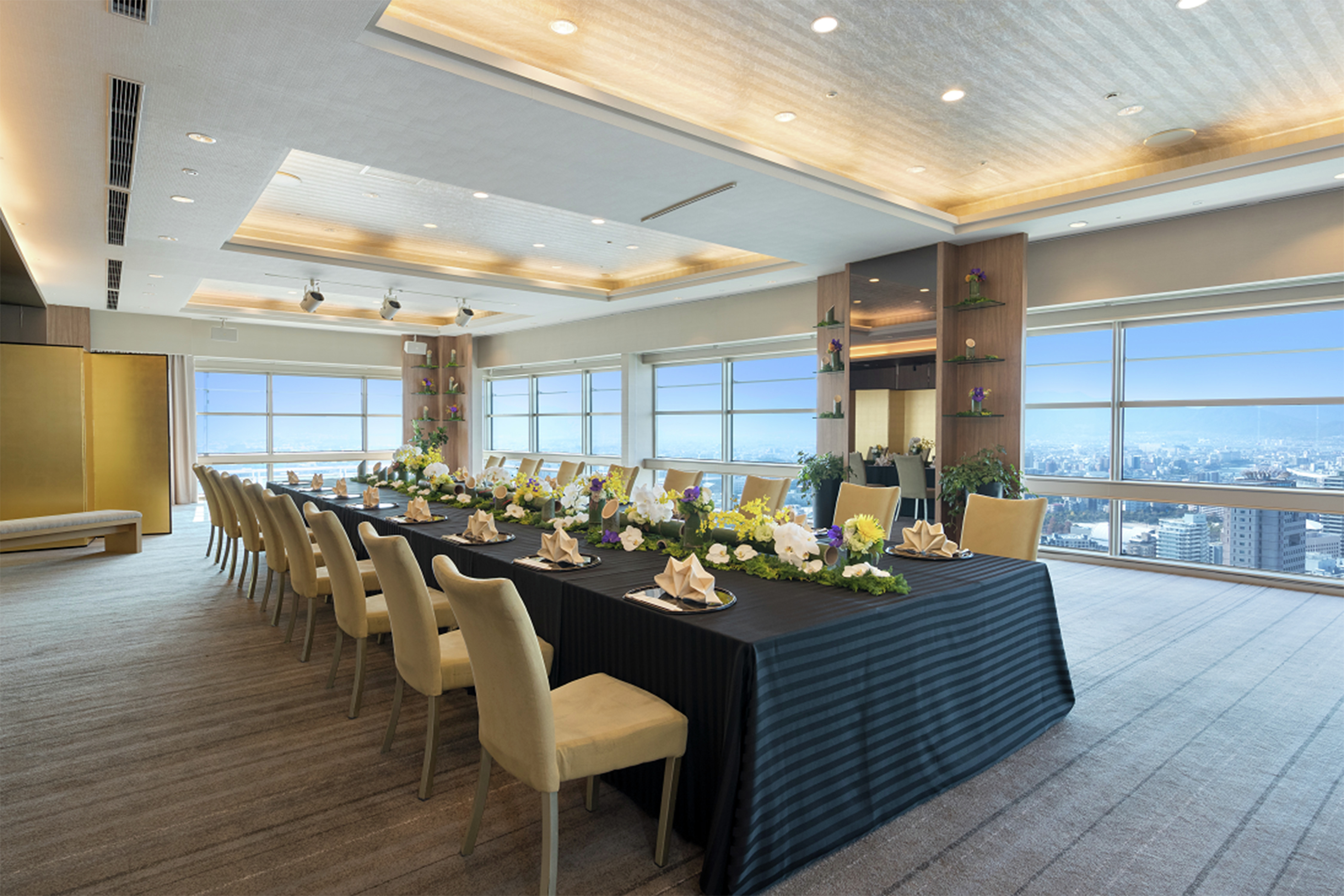 Dining Table iin Tower Penthouse with View