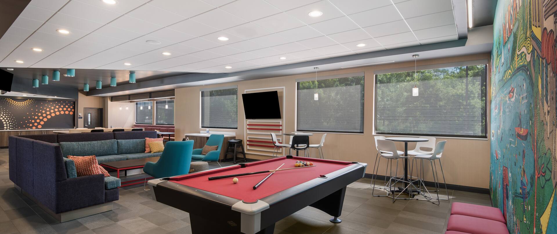 Lounge Area with Pool Table