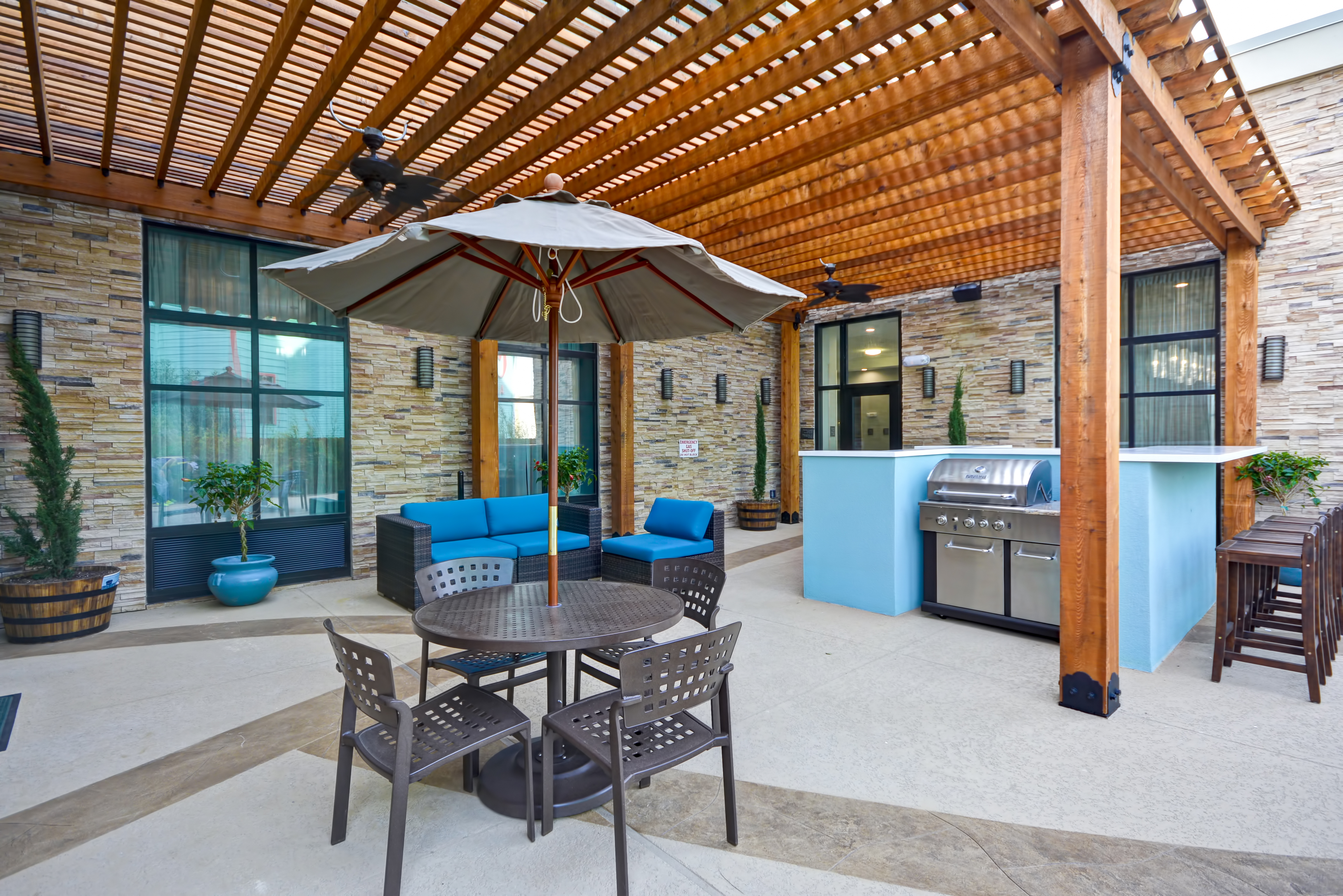 Outdoor Covered Patio with Tables and Chairs