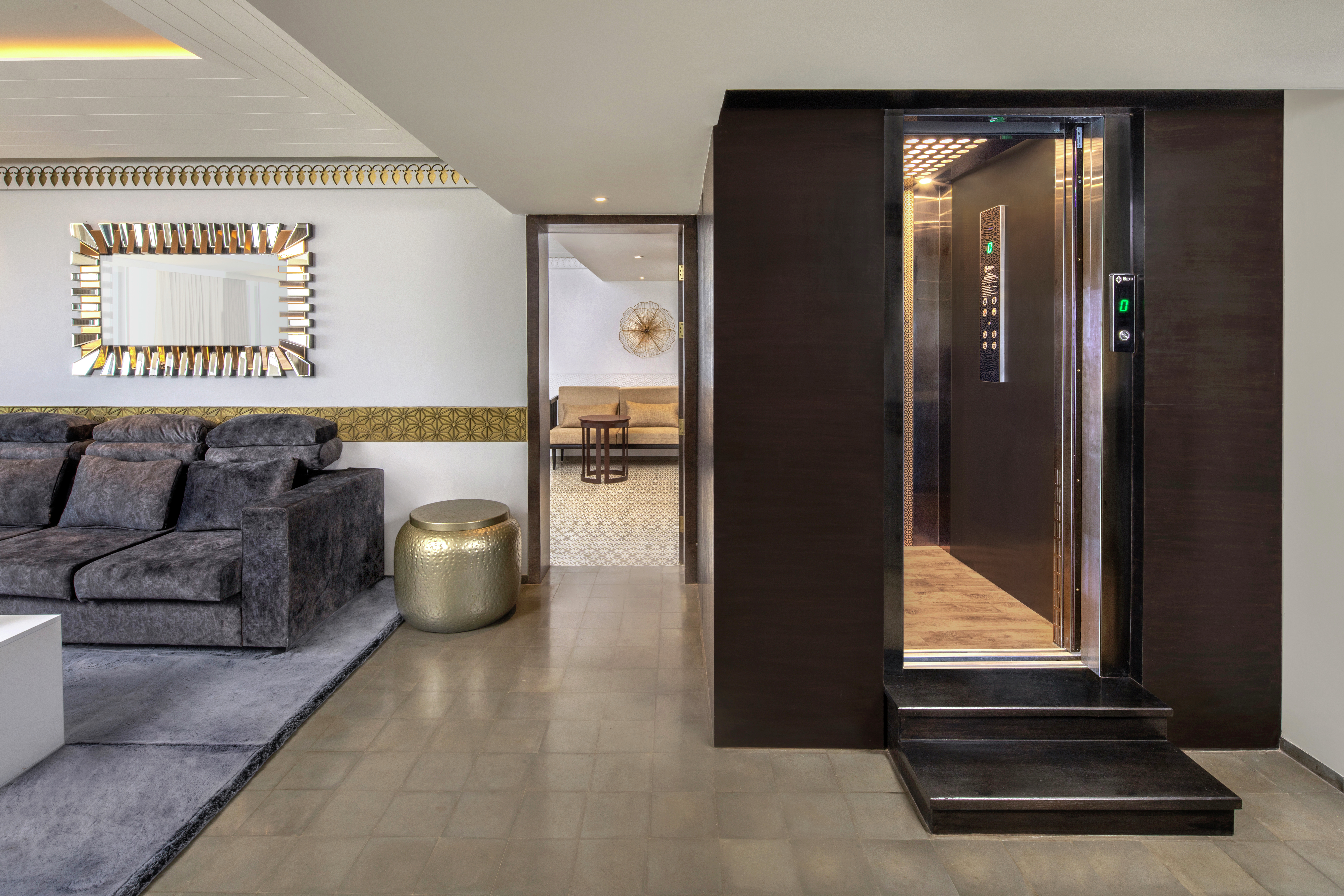 Presidential Suite Living Room Elevator with Sofa