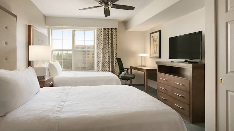 Guestroom with Two Double Beds