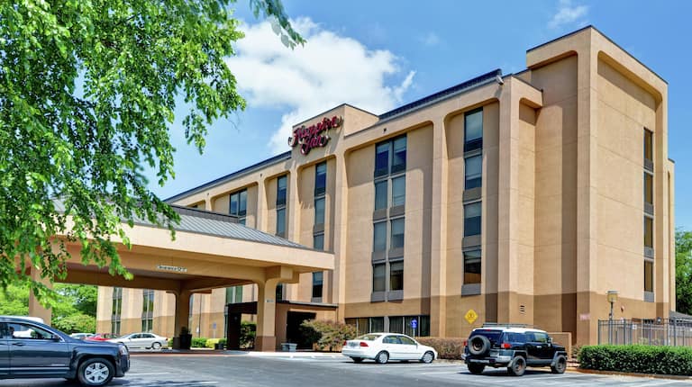 Hampton Inn Hotel Exterior