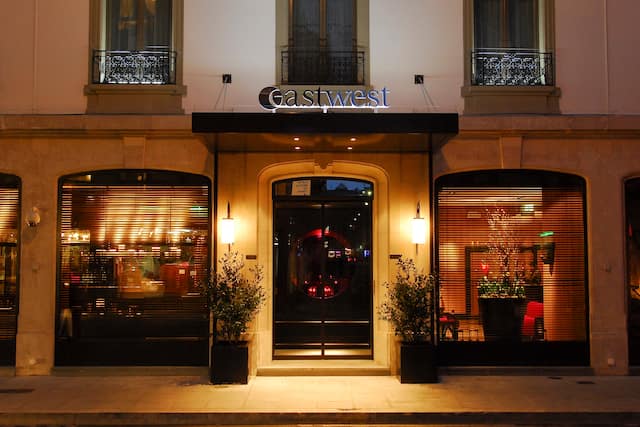 Hotel exterior with entrance