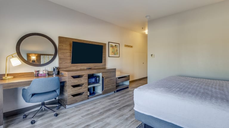 Large Bed, Desk and HDTV in a Guest Room