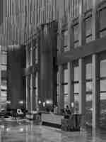 вестибюль отеля, стойка регистрации, персонал отеля