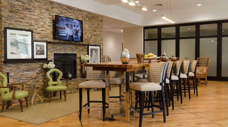 Breakfast Seating Area