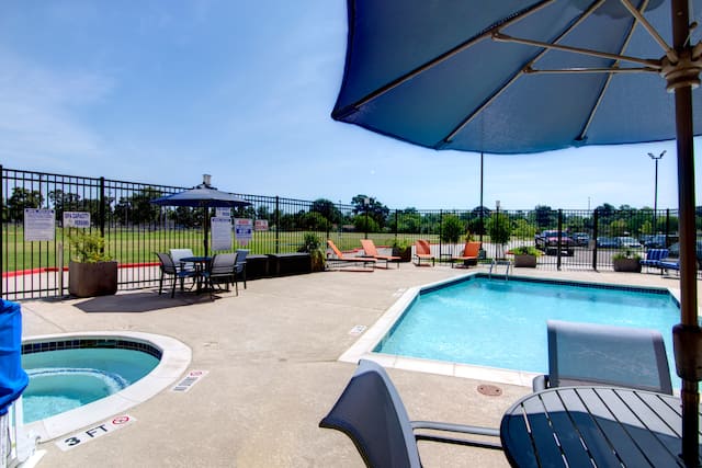 Outdoor Swimming Pool and Whirlpool