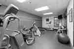 配備健身器材的健身中心