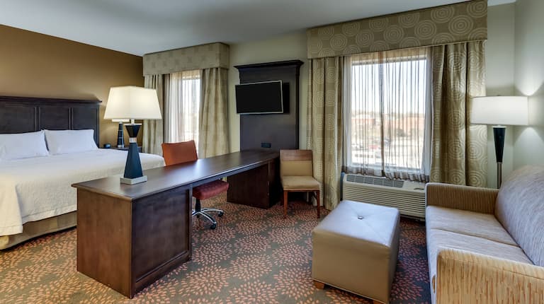 Guest Suite, 1 King Bed, Couch, Ottoman, Window View