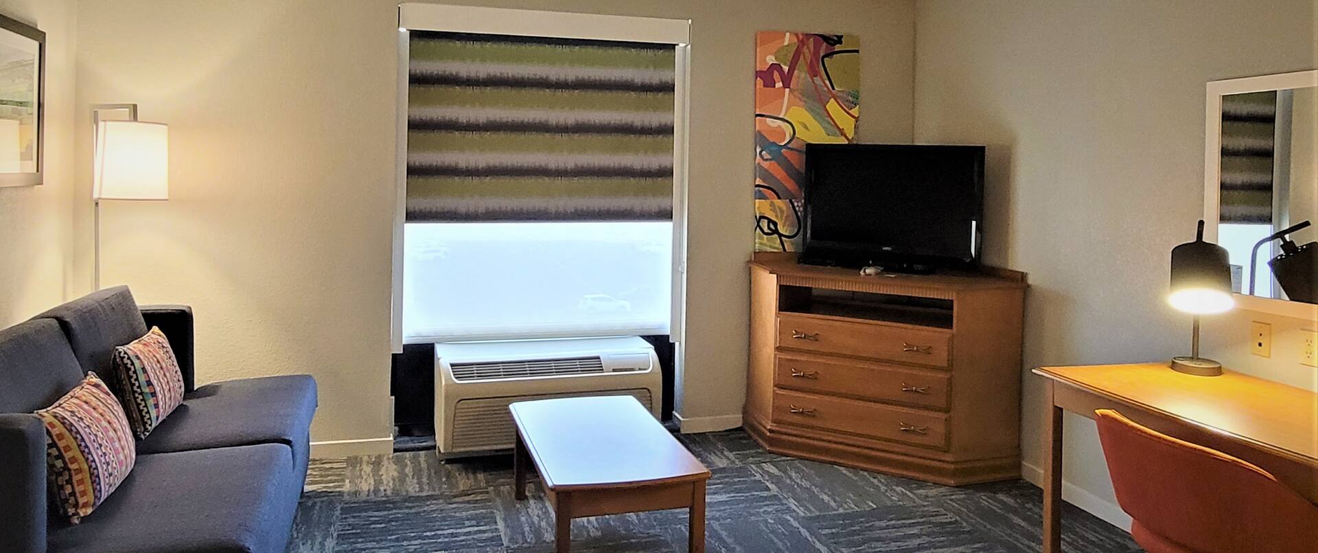 King Guestroom Lounge Area