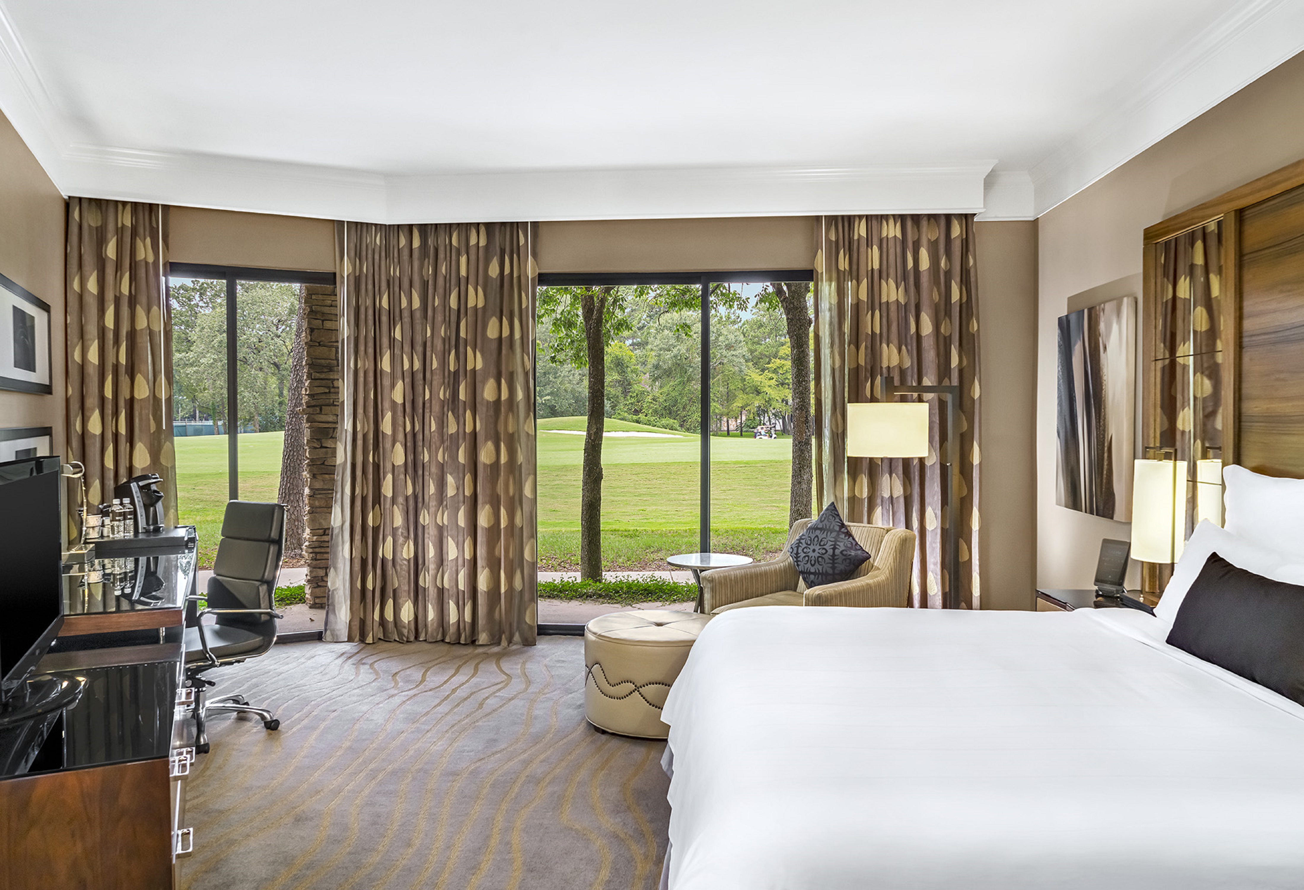 king room with golf course view