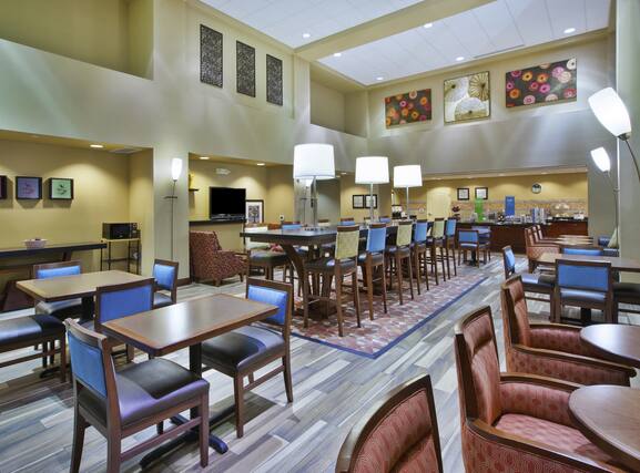 Hampton Inn and Suites Wichita-Northeast - Image2