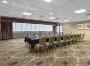 DoubleTree Meeting Room with Black Table and Chairs