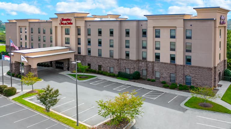 Hampton Inn and Suites Hotel Exterior